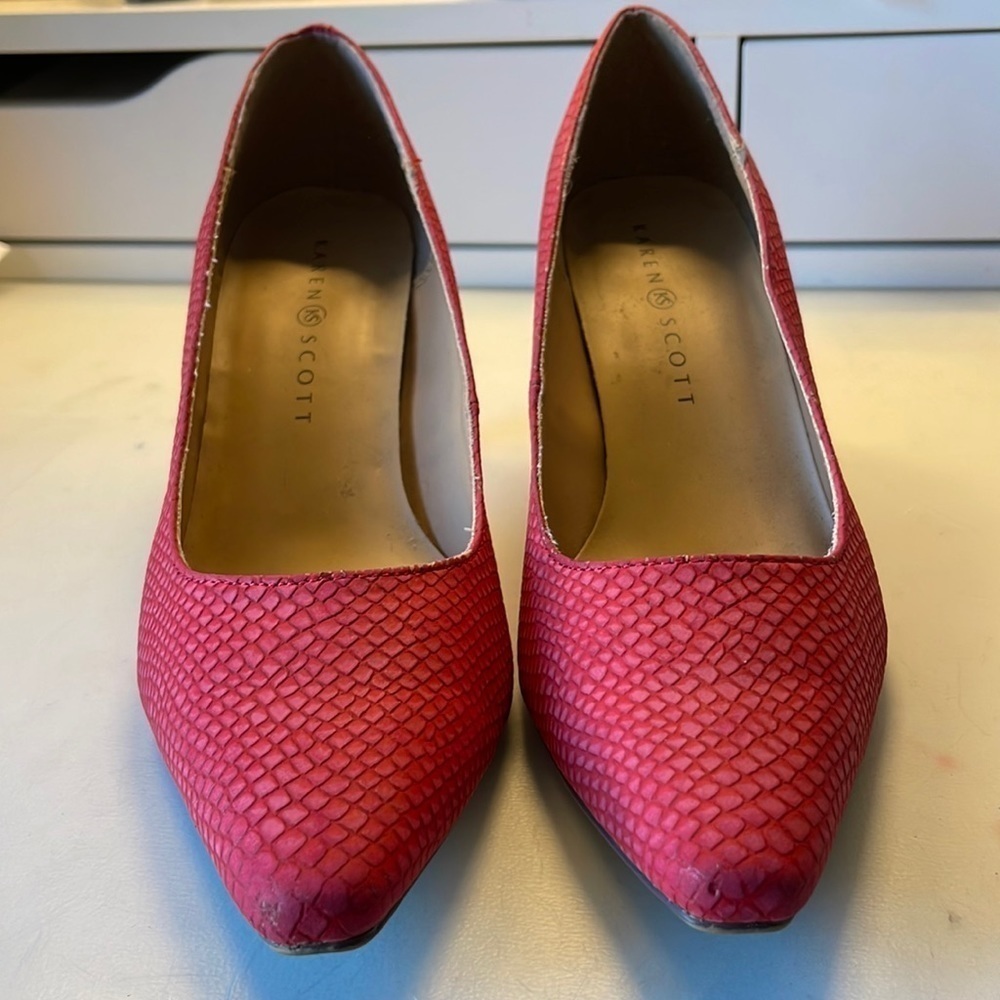 KAREN Scott Clancy Matte Red Snake Embossed 3” Heel Pumps. Size 7.5M D4/A